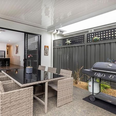 Luxury Home In Christies Beach With King Bed, Nbn, Netflix, 3Bed 2Bath Buitenkant foto