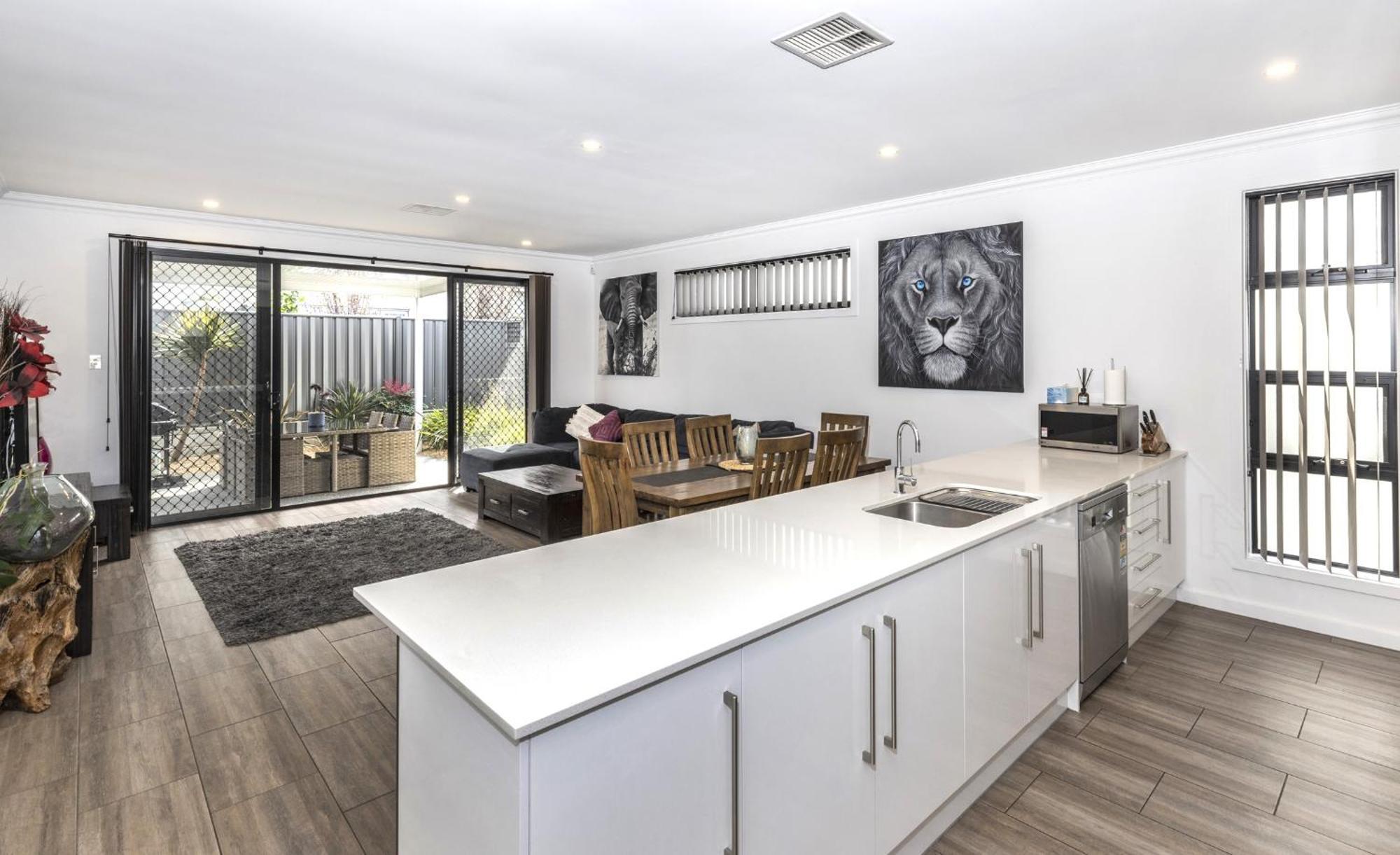 Luxury Home In Christies Beach With King Bed, Nbn, Netflix, 3Bed 2Bath Buitenkant foto