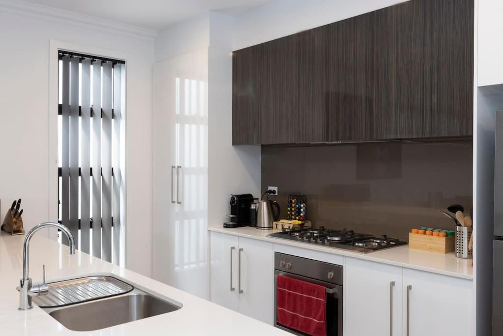 Luxury Home In Christies Beach With King Bed, Nbn, Netflix, 3Bed 2Bath Buitenkant foto
